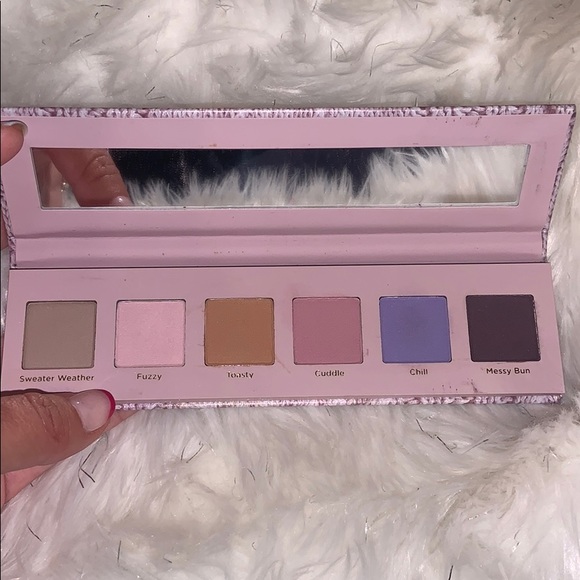 Eyeshadow - Picture 3 of 3